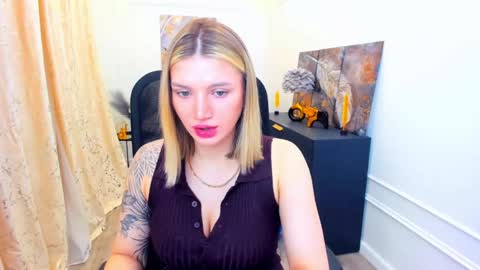 selenaemoore online show from May 2026 03:47:01 AM