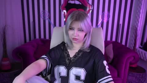 selenairis online show from April 2026 07:01:01 AM