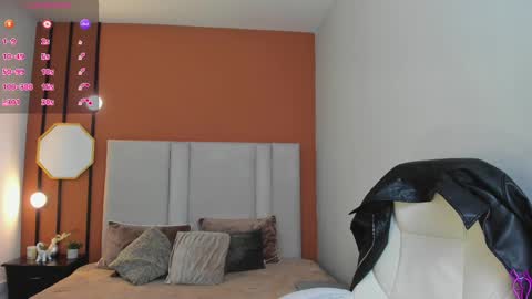 Snapshot of selene_e chatting on September 2025 08:57:01 PM Karol. online show from September 2025 08:57:01 PM