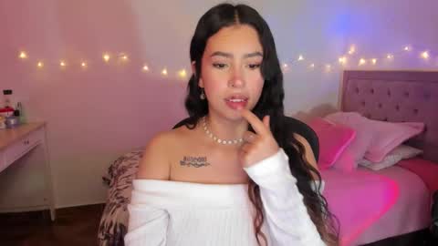 Snapshot of selene_e chatting on December 2025 09:53:02 PM Karol. online show from December 2025 09:53:02 PM