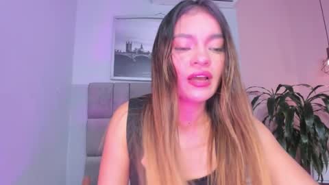 Selene online show from December 2025 04:00:02 AM