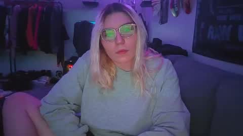 Selene online show from December 2024 11:16:01 PM