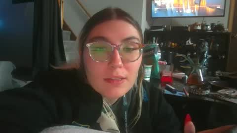 Selene online show from March 2025 05:18:02 PM