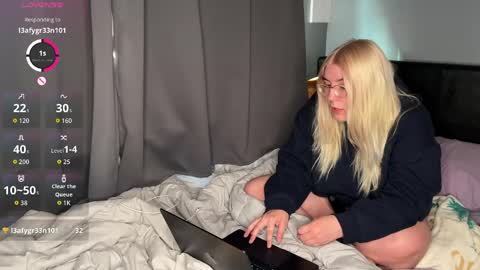 Selene online show from April 2026 10:58:02 AM