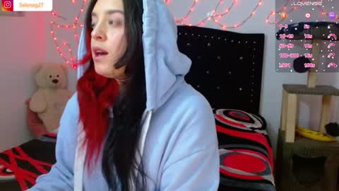 Selene G  online show from November 2025 08:17:01 AM