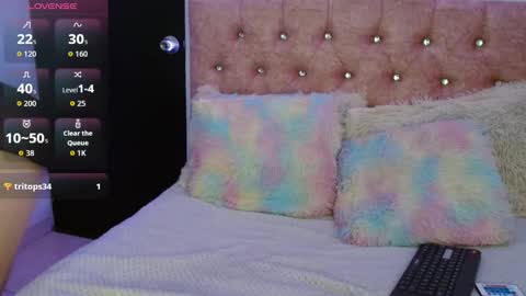 Selene online show from December 2025 07:10:01 PM