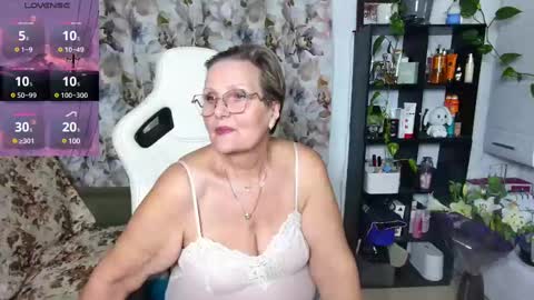 Snapshot of selenna57 chatting on December 2024 06:19:01 PM Selenna online show from December 2024 06:19:01 PM