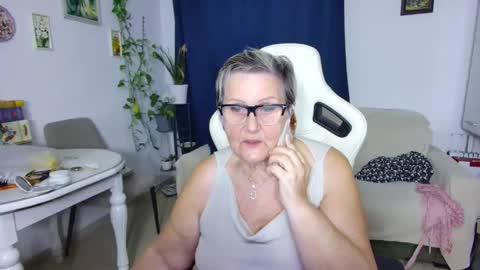 Selenna online show from April 2026 04:49:01 PM