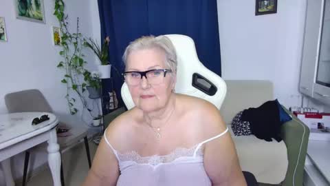 Selenna online show from April 2026 05:28:01 PM