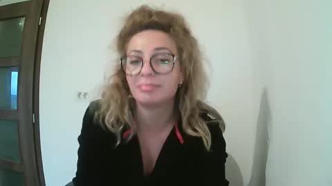 Selenna online show from October 2025 01:50:01 PM