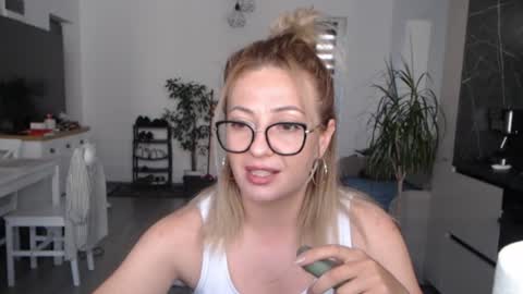 Selenna online show from July 2026 03:03:01 PM