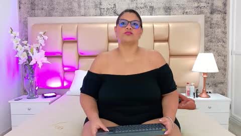 Selenna Cooper online show from December 2025 11:48:01 AM