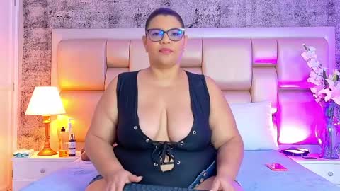 Selenna Cooper online show from May 2026 11:48:01 AM