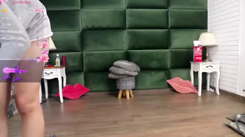 Selen online show from September 2025 04:34:02 AM