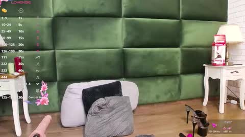 Selen online show from November 2025 08:07:01 PM