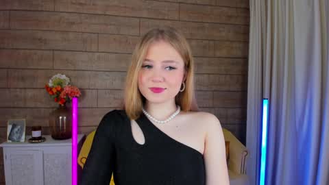 SelinSwarovski online show from February 2025 05:14:01 PM