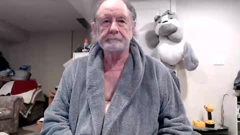 Snapshot of selkie2s chatting on April 2026 06:43:02 PM selkie2s online show from April 2026 06:43:02 PM