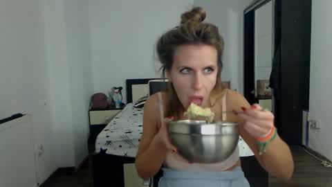 Snapshot of sellena_angels chatting on February 2025 11:42:02 PM sellena_angels online show from February 2025 11:42:02 PM