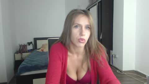 Snapshot of sellena_angels chatting on February 2025 07:09:01 PM sellena_angels online show from February 2025 07:09:01 PM