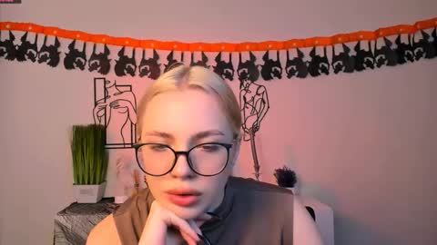 Snapshot of sendi_cais chatting on November 2025 05:52:02 AM Sendi online show from November 2025 05:52:02 AM