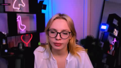 Snapshot of sendi_cais chatting on November 2025 12:17:01 PM Sendi online show from November 2025 12:17:01 PM