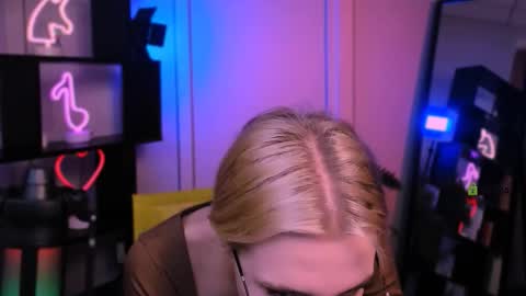 Snapshot of sendi_cais chatting on November 2025 11:02:02 AM Sendi online show from November 2025 11:02:02 AM