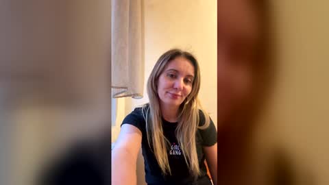 Snapshot of sennya_hayes chatting on February 2026 06:50:01 AM Sennya online show from February 2026 06:50:01 AM