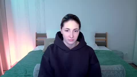 sensitiveheartt online show from April 2026 07:59:01 PM