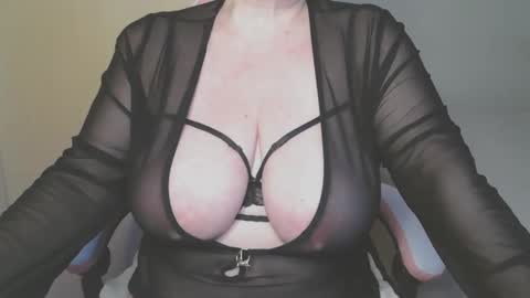 Snapshot of sensual_cris chatting on February 2026 09:38:01 AM CRIS online show from February 2026 09:38:01 AM