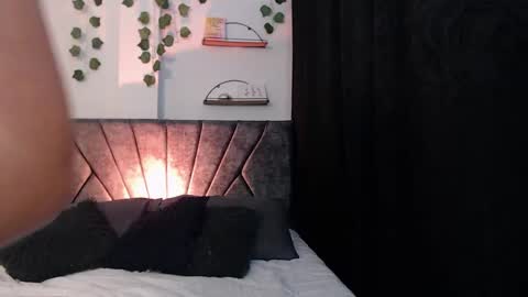 Camille and sophie online show from February 2025 04:26:02 AM