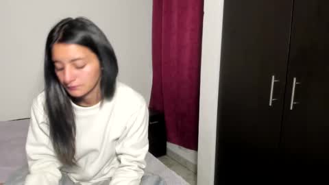 Snapshot of sensual_skinny chatting on September 2025 03:11:01 AM sensual_skinny online show from September 2025 03:11:01 AM