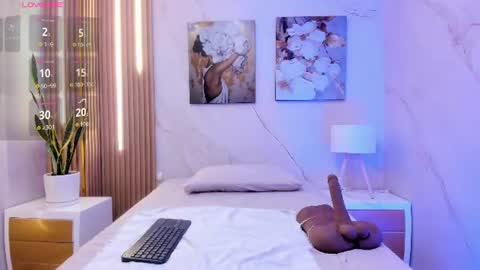 Snapshot of sensual_sophie_ chatting on July 2026 11:13:02 AM Sophie online show from July 2026 11:13:02 AM