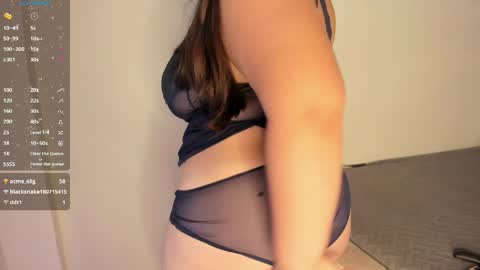 Snapshot of sensual_woman11 chatting on April 2026 06:19:01 AM MIA online show from April 2026 06:19:01 AM