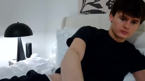 Cam online show from November 2025 02:32:02 AM