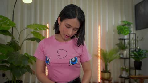 Snapshot of sensualcherry_ chatting on December 2024 11:47:01 PM Maria- OF sensual bee online show from December 2024 11:47:01 PM