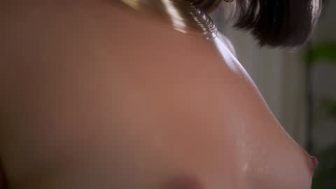 Snapshot of sensualcherry_ chatting on February 2025 02:47:02 AM Maria- OF sensual bee online show from February 2025 02:47:02 AM