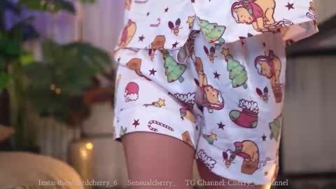 Snapshot of sensualcherry_ chatting on December 2025 01:35:02 AM Maria- OF sensual bee online show from December 2025 01:35:02 AM