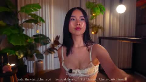 Snapshot of sensualcherry_ chatting on January 2026 11:32:02 PM Maria- OF sensual bee online show from January 2026 11:32:02 PM