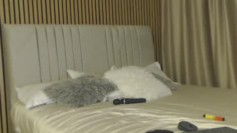 Hallie online show from April 2026 07:58:02 PM