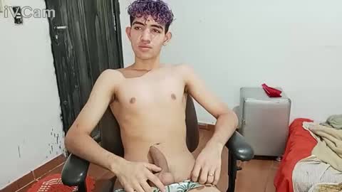 senuntwink online show from May 2026 12:21:02 PM