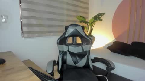 seraphine_lark online show from February 2026 07:01:02 PM