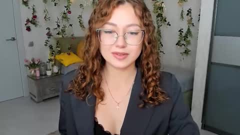 Ophelia online show from October 2025 04:07:01 PM