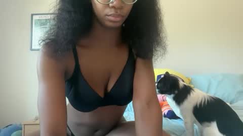 Serenity Bee   online show from September 2025 04:56:01 PM