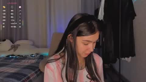 Ariana online show from November 2025 07:35:02 PM