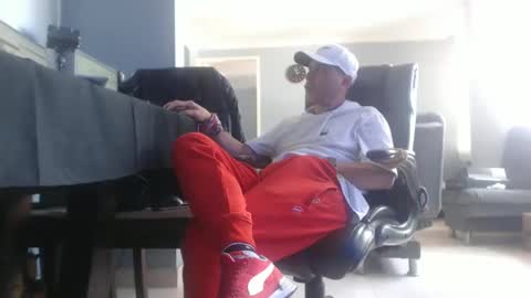 hetero serio discreto online show from January 2025 07:00:02 PM