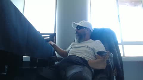 hetero serio discreto online show from September 2025 09:04:02 PM