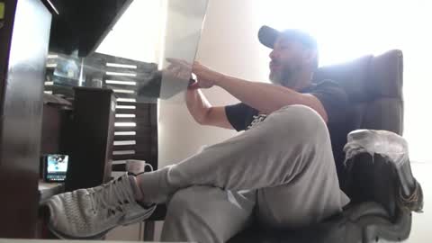 hetero serio discreto online show from April 2026 09:05:01 PM