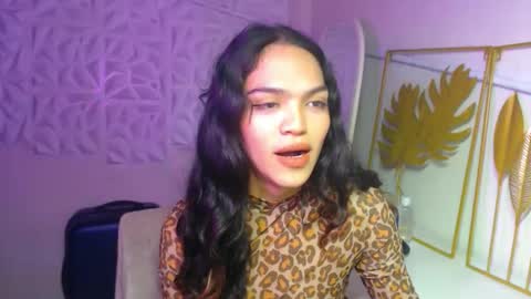 Snapshot of servicedoll18 chatting on November 2025 06:12:01 PM Bella online show from November 2025 06:12:01 PM