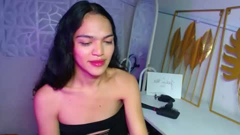 Snapshot of servicedoll18 chatting on December 2025 01:10:01 AM Bella online show from December 2025 01:10:01 AM