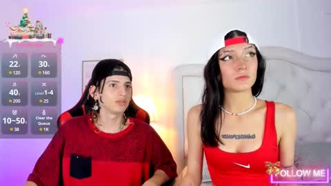 Snapshot of sett_and_gwen chatting on December 2024 08:25:01 PM sett_and_gwen online show from December 2024 08:25:01 PM